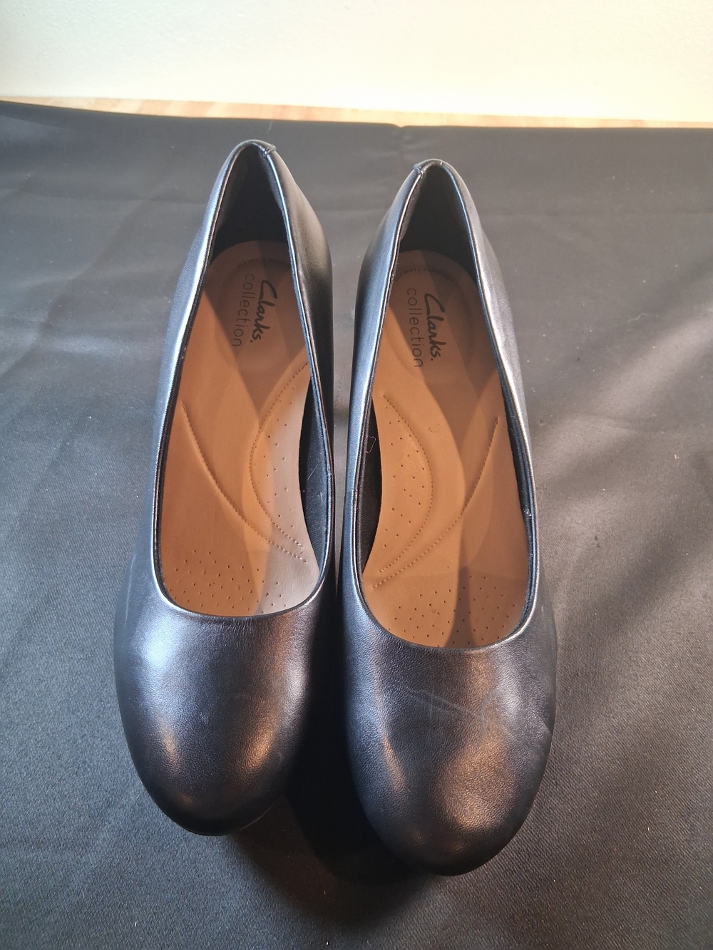 Clarks Black Leather Women's Rounded-Toe Pumps - Picture 5 of 13
